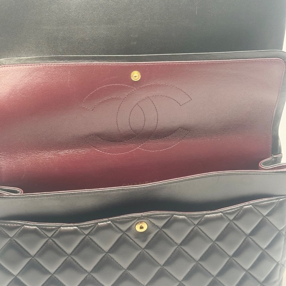 SOLD
Chanel Classic Maxi Double Flap Shoulder Bag (2012) - Picture 9 of 15